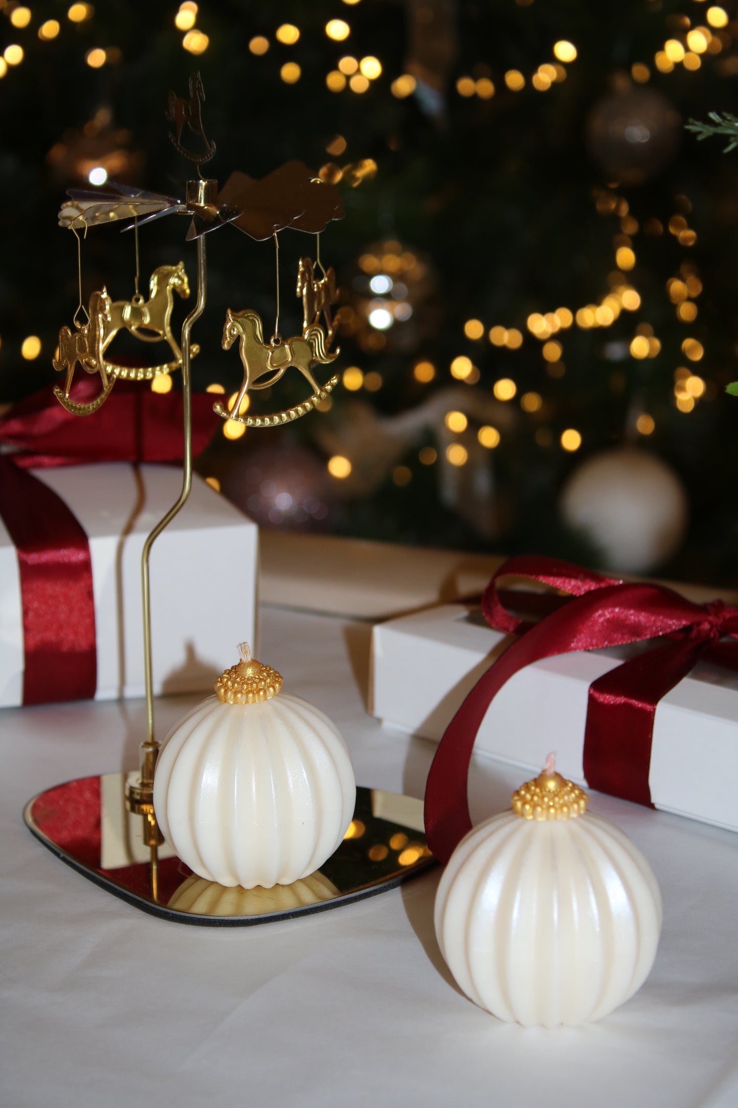 Glossy "Ceramic" Christmas Ball